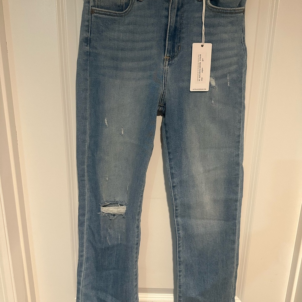 Just Black Women's Straight Leg Jeans in Light Blue NWT